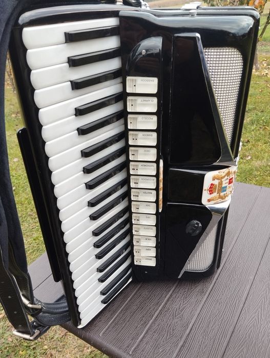 Vând Acordeon italian Noble, 120 basi