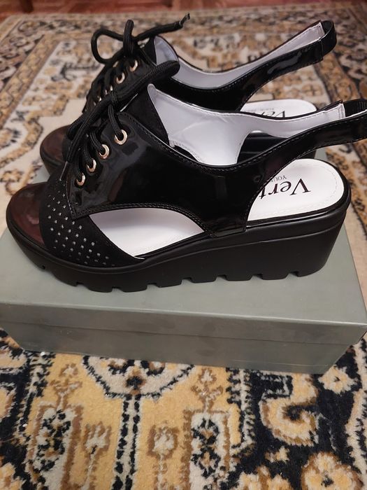 Босоножки р-р 40