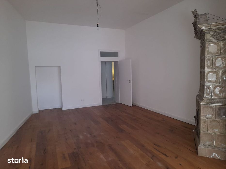 Proprietate 6 camere de vanzare in zona Centrala