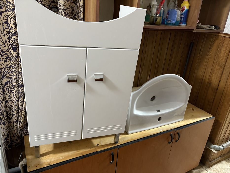mobilier baie + lavoar ceramic alb modern foarte bun pentru apartament casă pensiune chirie renovare nou premium nefolosit iasi centru