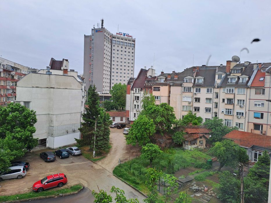 Продава се Тристаен апартамент в Плевен, Идеален център - 106 кв.м за 1651 €/кв.м - Снимка #4