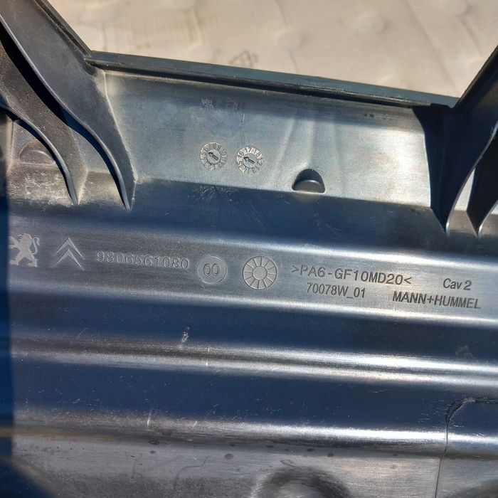 Carcasa filtru aer pentru CITROEN C4, an 2016 COD 9806561080