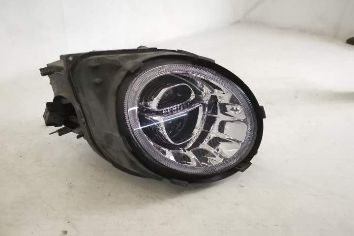 Оригинален десен фар / Bentley Bentayga Оригинален десен фар в добро с