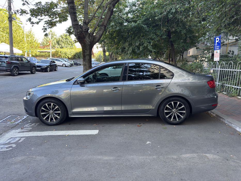 Volkswagen Jetta 2013 | 1.6 TDI | Manuală | multe investitii recente | 3100€