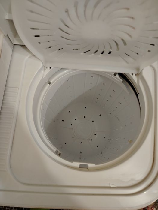 Пол автомат кир ювиш машинаси ишлатилган