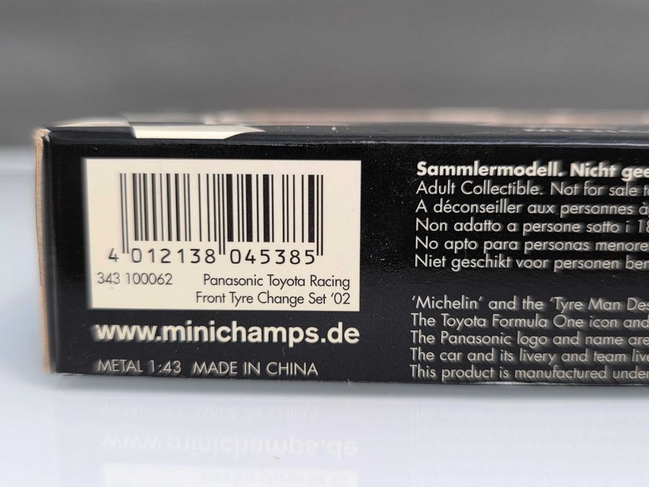 1/43 Minichamps Pit Stop Formula 1 Toyota Racing Set