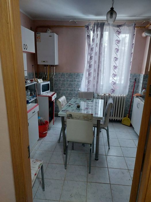 Vând apartament 4 camere d