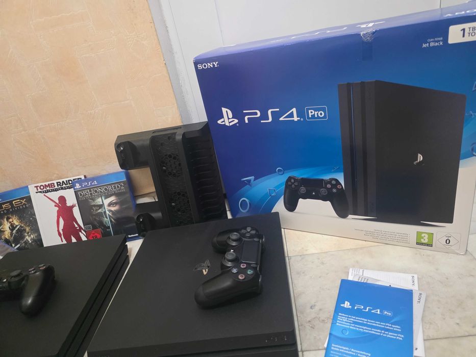 PlayStation 4 Pro 1 TB Blackв отлично състояние 2 бр.