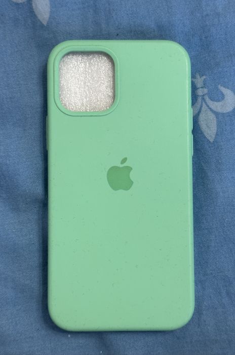 Калъфи за iPhone 12 – различни дизайни, много добро състояние