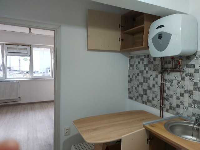 Vând garsonieră 20 mp zona Artego, strada Ciocârlău bloc 13 Târgu Jiu