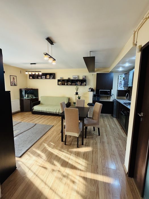 Apartament 3 camere cu parcare str.Tineretului