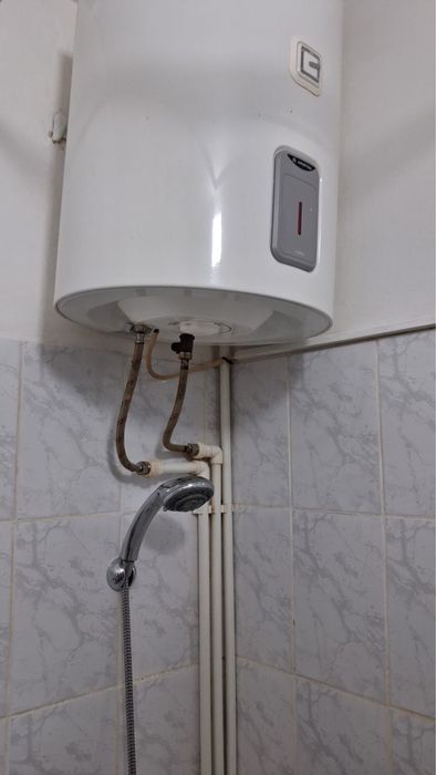 Inchiriez cameră cămin piata Nicolina