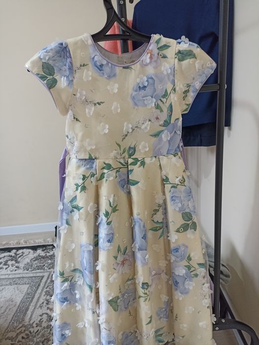 Продам платье красивое