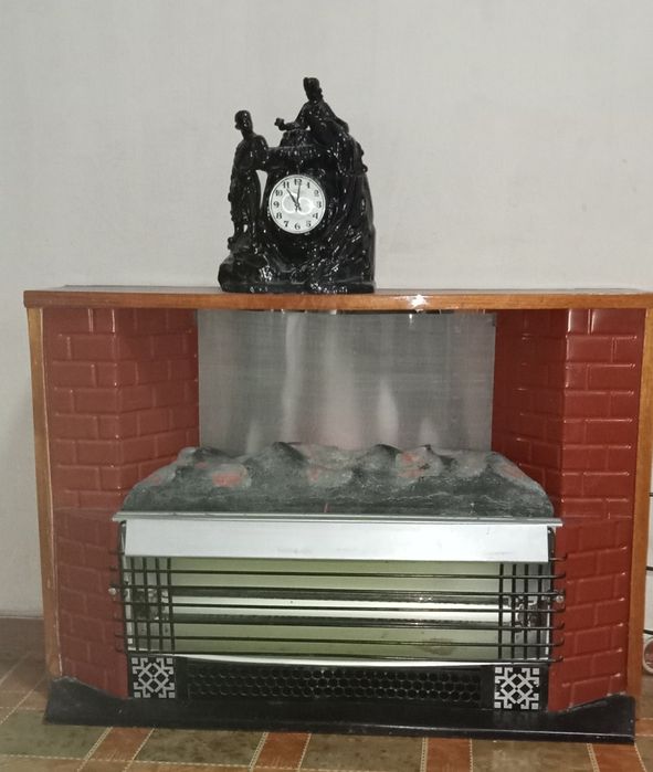 Советские каминные часы ( Хозяйка медной горы ( молня)..