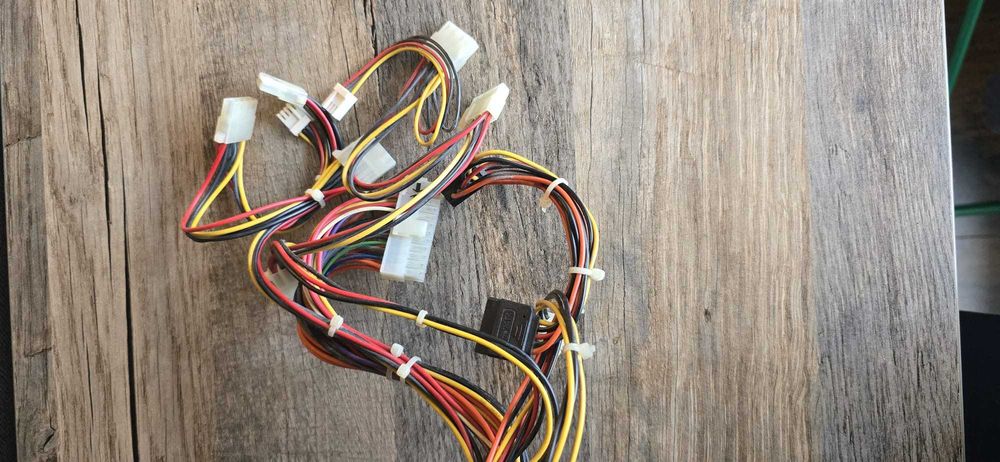 Sursa 500W RAIDMAX KY-600ATX, 20+4 MB, 4 CPU, 2 x SATA, 6 x MOLEX