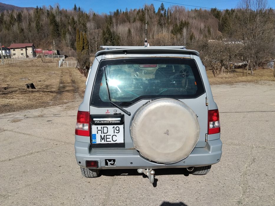 Vând Mitsubishi pajero pini 2003,benzina 222000km,stare bună .