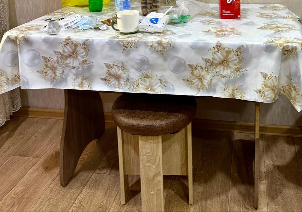 Продам стол кухонный