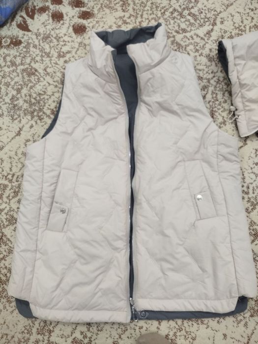 Срочно продаётся тонкая куртка безрукавка