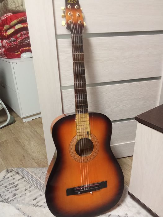 Гитара аеустическая