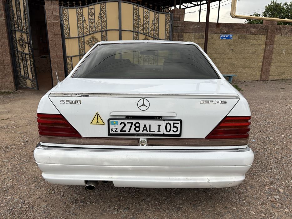 Mercedes-Benz S320 W140