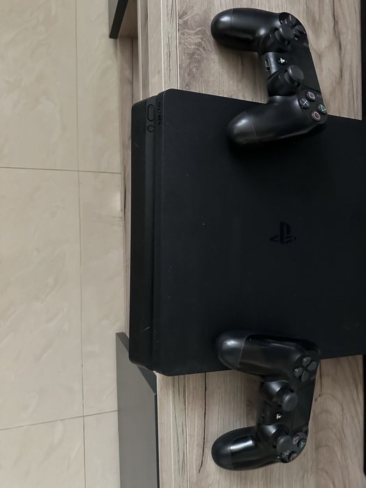 Playstation 4 slim