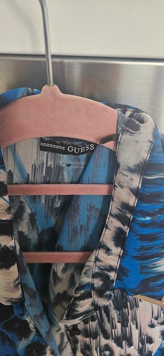 Риза Guess принт