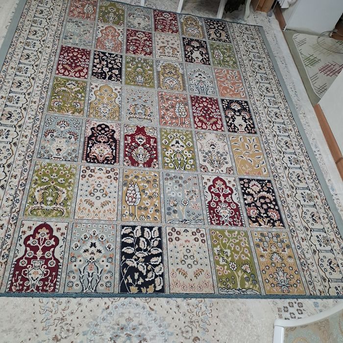 Ковер  в хорошем состояний.