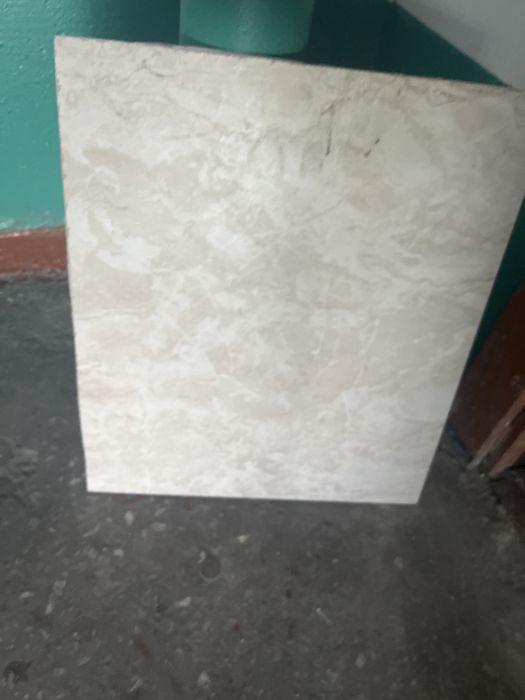Продам кафель новый 60*60 12 шт