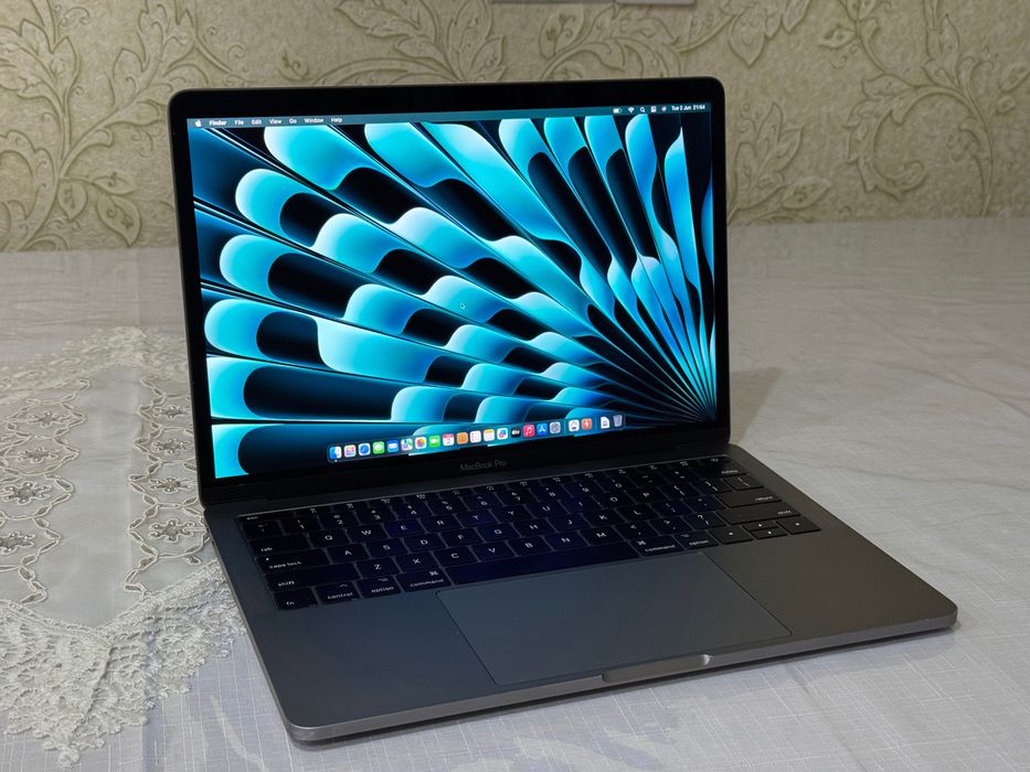 Apple MacBook Pro 2017 Space Gray 13 inch intel core i7