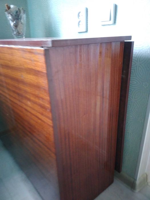 Отдам старую мебель