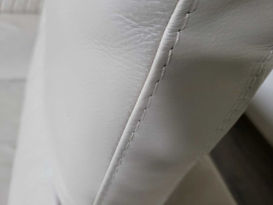 ПРОМОЦИЯ!!! Комплект кремави кожени дивани две тройки