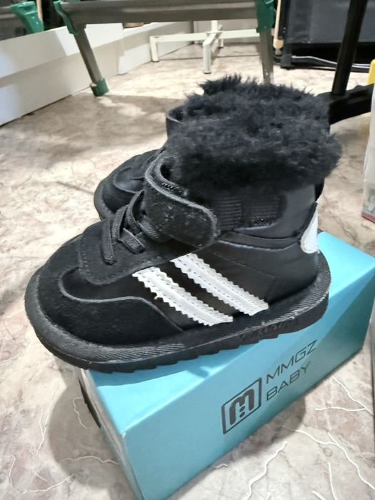 Продам зимние ботиночки