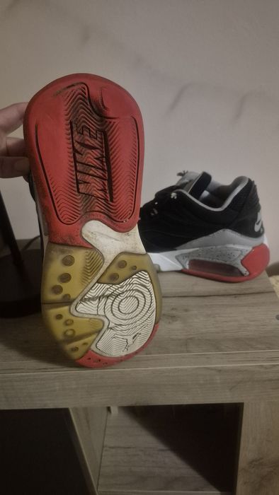 Vând adidași Jordan