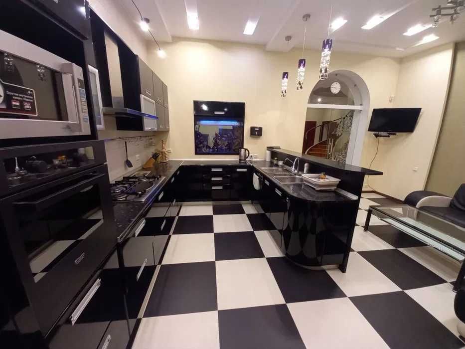 Сдаю Евродом 4-соток на Шахристанском / id8857 /