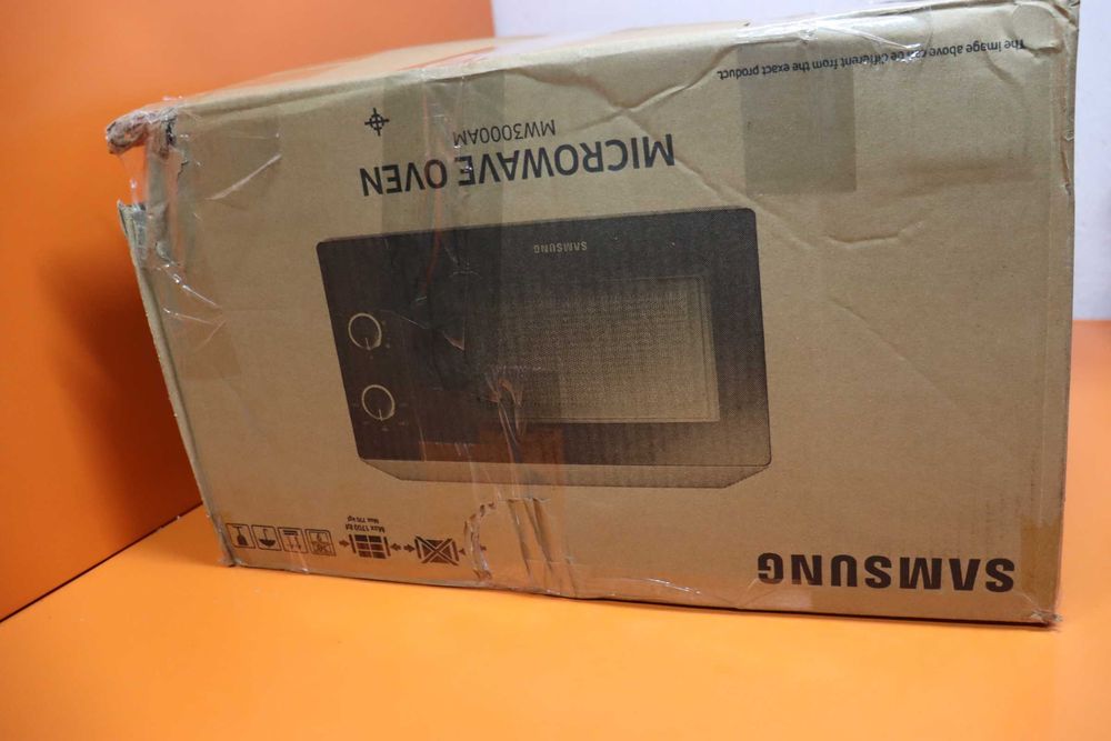 Микровълнова печка Samsung 20L стъклен дизайн, черна, лек транспортен ДЕФЕКТ