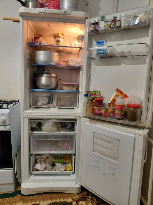 Холодильник марки Indesit