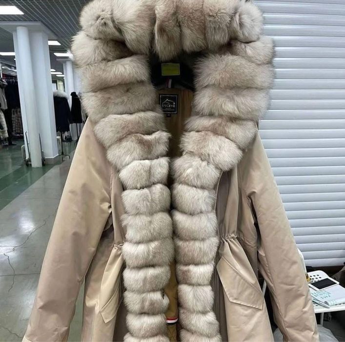 Продам парку женскую