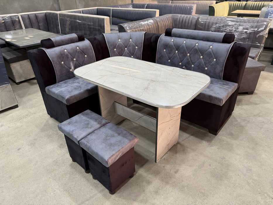 Кухнние Уголки+Стол+пуфиг2