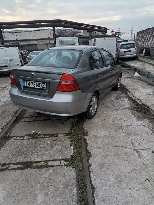 Vând Chevrolet Aveo