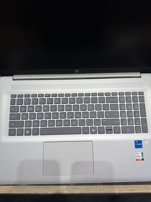 HP 17-cn3068cl FHD+ IPS Intel Core i5-1334U 8GB DDR4 512GB SSD America