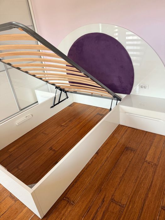 Дизайнерско MDF гланц легло 120x200 с нощни шкафчета и механизъм