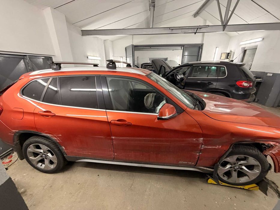 BMW X1 avariat 12.2012