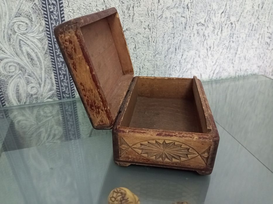 Продам  шкатулку деревянная.
