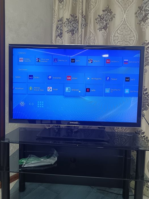 Samsung 40" Full HD + Android X98Q + стеклянная тумба