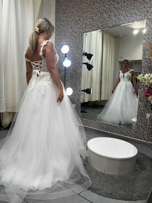 бутикова булченска рокля с подаръци воал,чанта,кошница,букет