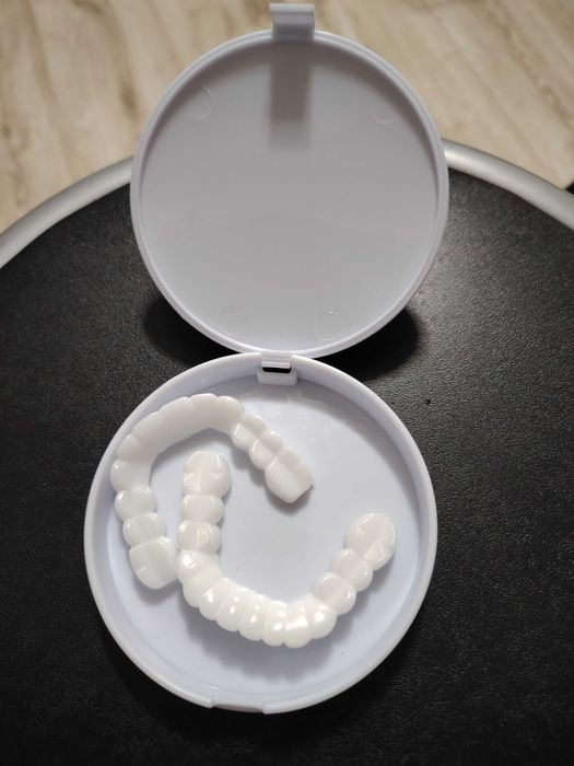 Горни зъби + Долни зъби в опаковка .