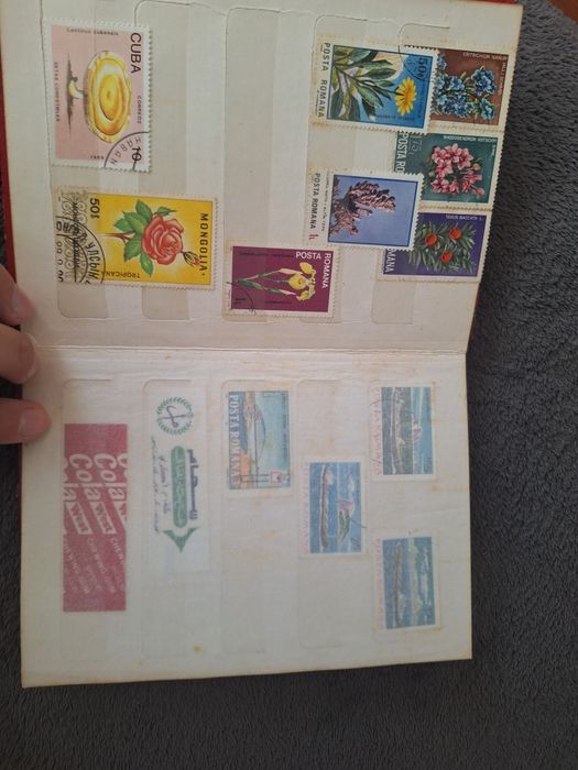 Stamp Album cu peste 30 de timbre vechi