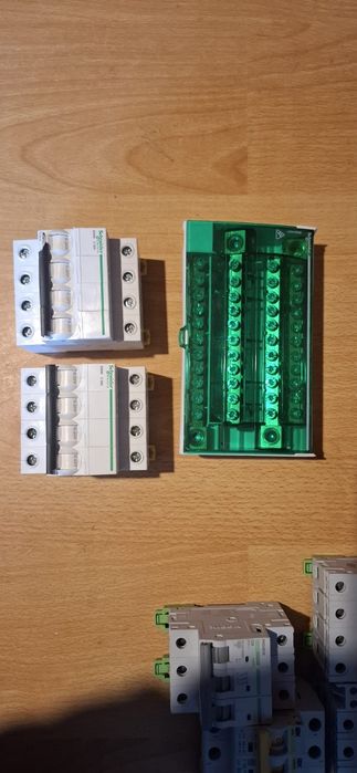 Vând siguranțe diferentiale trifazice