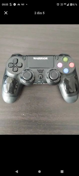 PS4 SLIM , 2 manete și trei jocuri
