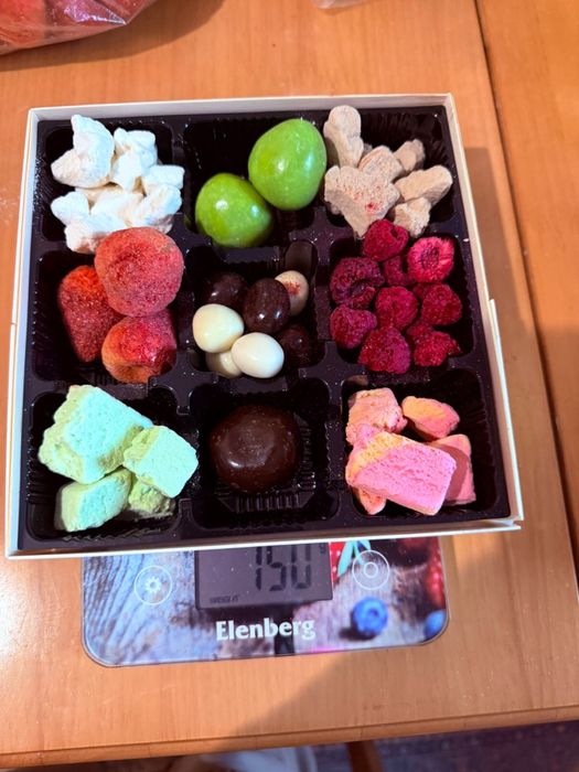 Сублимированное мороженое и фрукты